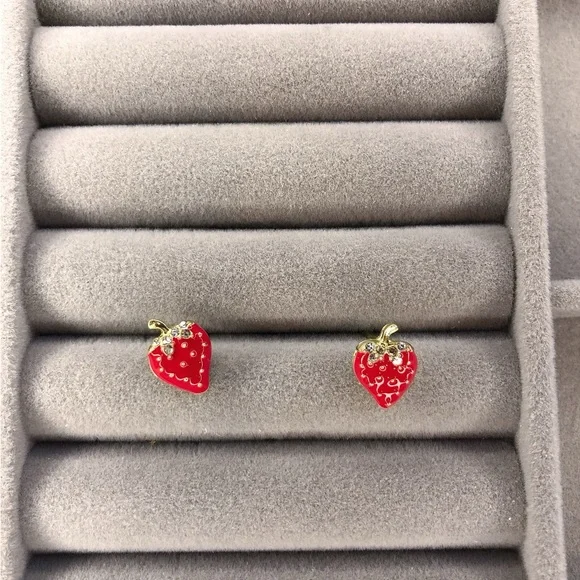 ✨Cute Red Strawberry Earrings - Picture 5 of 7